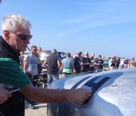 Mir Klebeband wird zur Not die Startnummer selbst fabriziert - Impressionen des Römö Motorfestival 2016