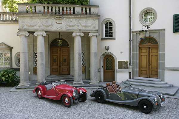 Morgan 4-4 (1936) - ein Morgan lässt sich unabhängig vom Alter bestens vor dem Schloss parkieren