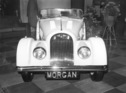 Morgan 4-4 (1953) - hier ist bereits die Rundkühler-Version ausgestellt