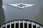 Morgan 4 4 (2011) - beim modernen Morgan sieht man dem Emblem nicht mehr an, um welchen Typ es sich handelt