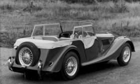 Morgan Plus Four (1959) - der Viersitzer von schräg hinten gesehen