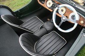 Morgan Plus Four (1961) - der Le-Mans-Klassensieger von 1962 im restaurierten Zustand - Blick in die Fahrerkabine Morgan Plus Four (1961) - der Le-Mans-Klassensieger von 1962 im restaurierten Zustand - Blick in die Fahrerkabine