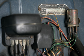 Morris Minor 1000 Tourer (1969) - Chassis-Nummer-Plakette und Elektrik