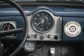 Morris Minor 1000 Tourer (1969) - Tacho mit km-Beschriftung, aber auch die Meilen fehlen nicht