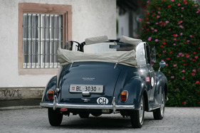 Morris Minor 1000 Tourer (1969) - die Rücksicht leidet bei geöffnetem Dach