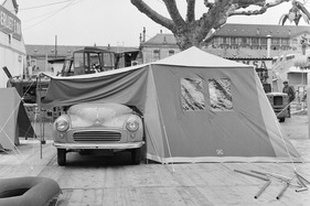 Morris Minor (1959) - mit praktischem Zelt für unterwegs