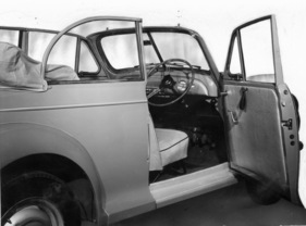 Morris Minor Tourer (1952) - das Cabriolet, hier bereits mit fester Scheibe hinten
