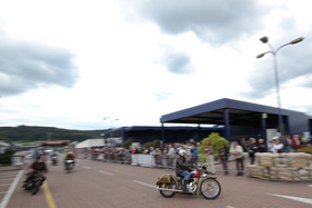 Motorräder auf dem Rundkurs - am 24. Oldtimer Grandprix Safenwil 2015