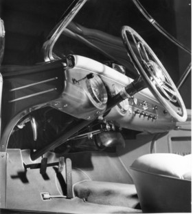 Nash-Healey  (1952) - Lenkrad, Lenksäule und Armaturen, aufgenommen auf dem Genfer Automobilsalon