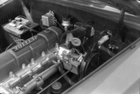 Nash-Healey LeMans Hardtop Sportscar (1953) - Testwagen - der seitlich angebrachte Vergaser