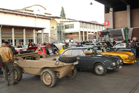 Nochmals Vielfalt - Geländewagen, Alfa Romeo Giulia Sprint und Porsche 911 Targa - Oldtimermesse St. Gallen 2015