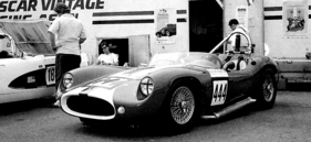 OGP 1989 - Aus den USA reiste Mr. Quattlebaum mit seinem Devin SS 1958 an, im Hintergrund ein Teil des dazugehörenden Transporters