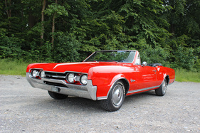 Oldsmobile Cutlass Supreme Convertible (1967) - angeboten an der Versteigerung der Oldtimer Galerie am 23. April 2016 in Toffen