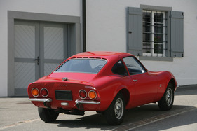 Opel GT 1100 (1970) - Doppelauspuff in der Mitte, das sah man auch anderswo