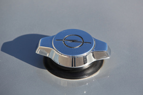 Opel GT 1900 (1971) – Abschliessbarer Tankdeckel in form einer Flügelmutter