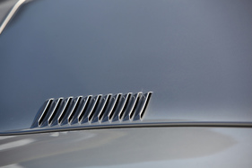 Opel GT 1900 (1971) – Elf Schlitze in der Motorhaube lassen warme Luft entweichen