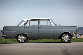 Bild Opel Rekord 1700 (1962) - grosse Fensterflächen und ein flaches Dach kennzeichneten die Linie des P2