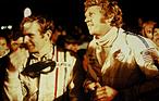 Peter Revson (links) and Steve McQueen nach ihrem hervorragenden zweiten Gesamtplatz mit einem Porsche 908 - Rückstand auf den Sieger nur 22 Sekunden (12 Stunden von Sebring 1970)