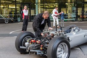 Porsche 804 Formel1 (1962) an der Porsche Soundnacht 2016 - Warmup vor der eigentlichen Vorstellung