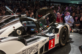 Porsche 919 (2015) an der Porsche Soundnacht 2016 - Blick ins Cockpit