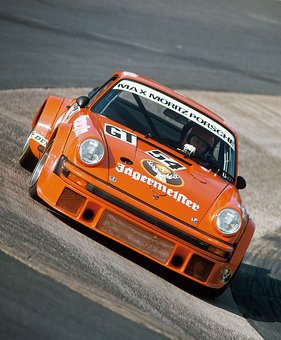 Porsche 934 Turbo (1976) – Beispiel-Foto aus dem Buch «Jägermeister Racing 1972-200» vom Delius Klasing Verlag