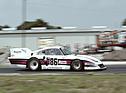 Porsche 935/80 (1983) - Der Bayside Disposal Porsche 935 gefahren von Al Holbert und Hurley Haywood erreichten den Gesamtplatzierung 3 (12 Stunden von Sebring 1983)