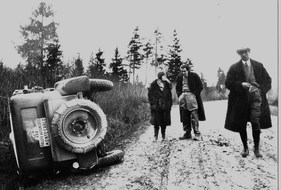 Rallye Monte Carlo 1930 - Da liegt ein Steyr. Wer ist wirklich am Lenkrad gesessen?