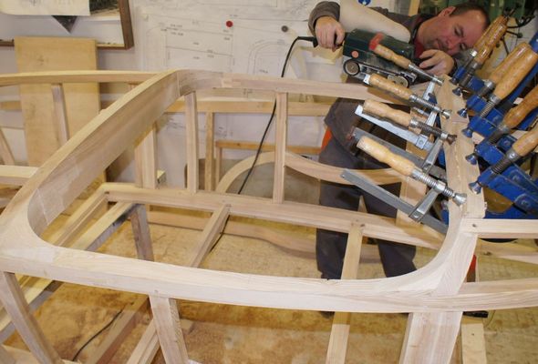 Restaurierung eines Delahaye Typ 87 - die Holzkarosserie wird gemäss den Originalplänen neu aufgebaut