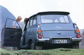 Saab 95 (1972) - die Kombiversion war mit drei Sitzreihen ausgestattet, hatte am Markt aber wesentlich weniger Erfolg als die Limousine