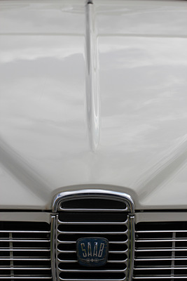 Saab 96 V4 Deluxe (1969) - Falte auf der Kühlerhaube