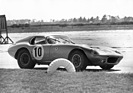 Shelby Cobra Daytona Coupe (1964) - Bob Holbert und Dave MacDonald erreichten Gesamtplatz 4 und waren Klassensieger der 5-Liter GT Gruppe (12 Stunden von Sebring 1964)
