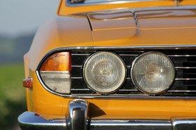 Triumph Stag (1970) - mit den vier Scheinwerfern ist für gutes Licht gesorgt