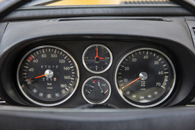 VW K 70 L (1970) - schön gezeichnete Uhren von VDO