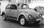 VW Käfer (1973) - neues Sondermodell mit Jeans-Sitzbezügen - Internationale Automobilausstellung (IAA) in Frankfurt 1973