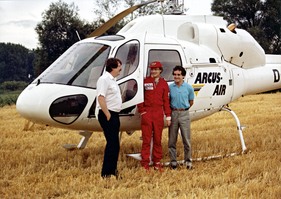 Weltmeister an Bord - Niki Lauda und Alain Prost lassen sich 1989 nach dem Hockenheim-GP im Arcus-Heli nach Frankfurt zu ihren eigenen Fliegern shutteln