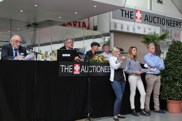 "Will niemand mehr bieten?" - an der Versteigerung der Oldtimer Galerie am 23. April 2016 in Toffen