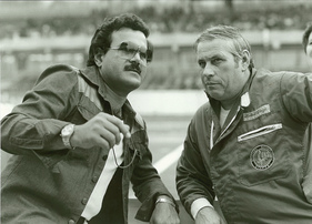 Zwei Retter - Formel-1-Arzt Dr. Grajales-Robles und Herbert Linge 1977 beim GP Deutschland in Hockenheim Zwei Retter - Formel-1-Arzt Dr. Grajales-Robles und Herbert Linge 1977 beim GP Deutschland in Hockenheim