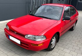 Toyota Corolla Liftback E10 ; 1.3 XLI ; 16 V mit vielen Ersatzteilen (1994) Toyota Corolla Liftback E10 ; 1.3 XLI ; 16 V mit vielen Ersatzteilen (1994)