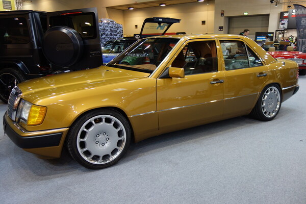 Mercedes-Benz 400 E