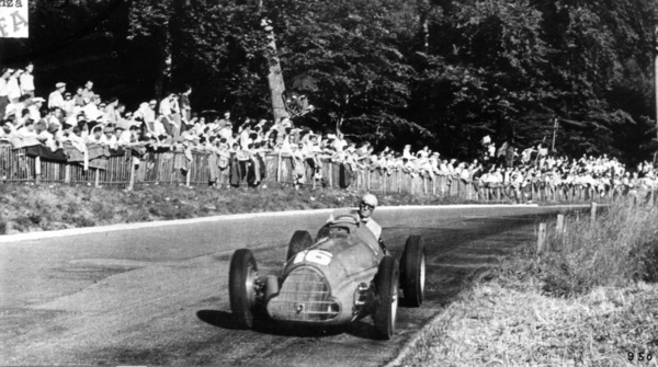 Alfa Romeo Alfetta 159