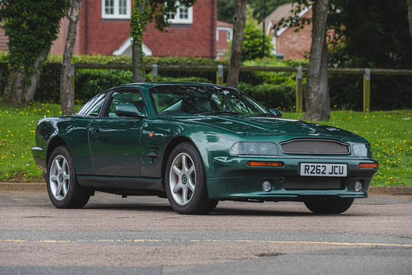 Aston Martin V8 Coupé