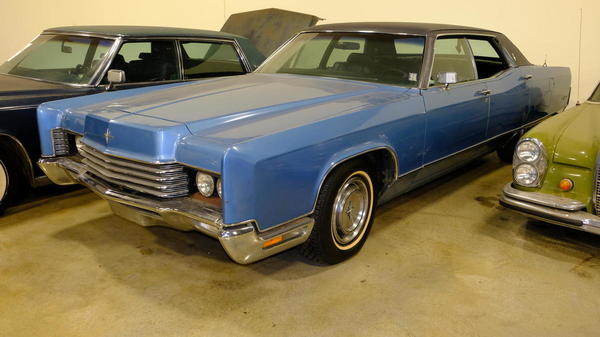 Lincoln Continental Sedan