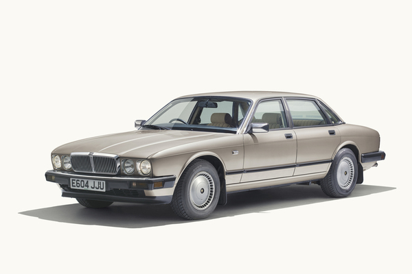 Jaguar XJ40