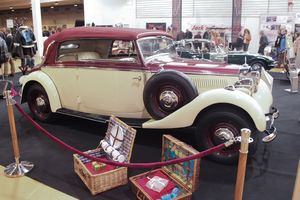 Mercedes-Benz 230