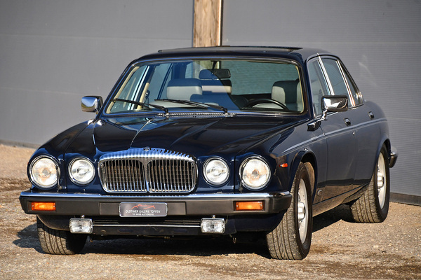 Daimler Double Six