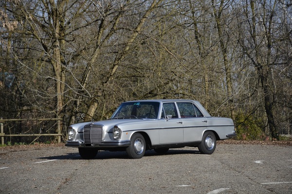 Mercedes-Benz 280 SEL