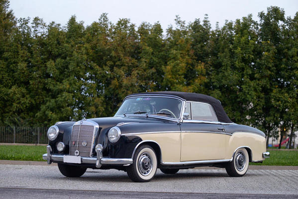 Mercedes-Benz 220 SE Cabriolet