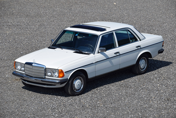 Mercedes-Benz 230 E