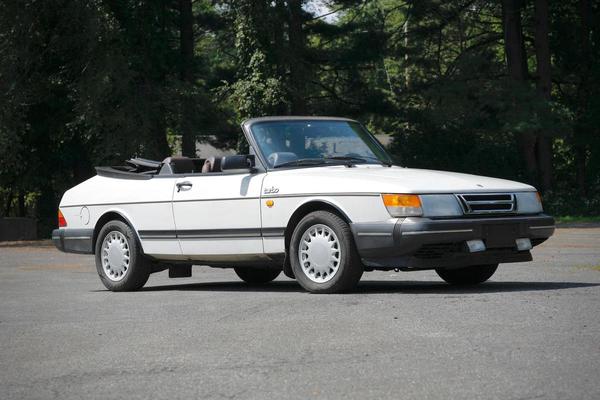 Saab 900