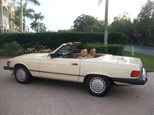 Mercedes-Benz 560 SL